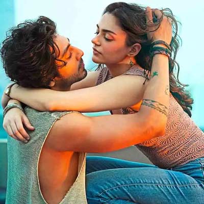 Ahaan Pandey-Aneet Padda